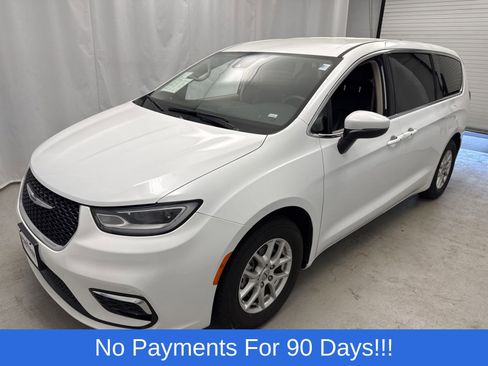 Used 2023 Chrysler Pacifica Touring-L FWD image 5
