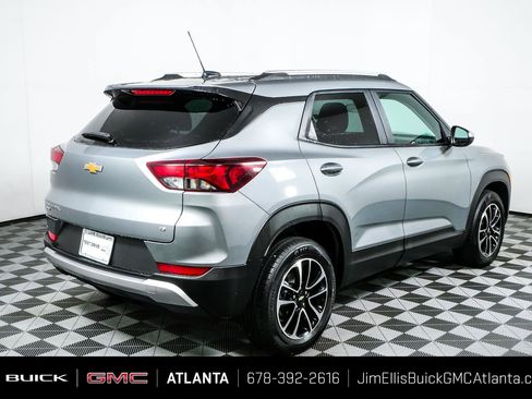 Used 2025 Chevrolet TrailBlazer LT AWD/4WD image 3