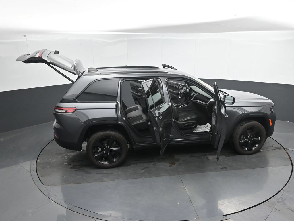 Used 2025 Jeep Grand Cherokee Altitude AWD/4WD image 51