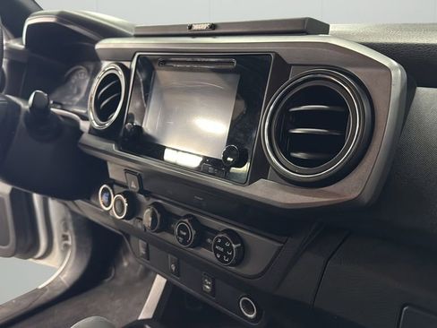 Used 2017 Toyota Tacoma TRD Sport w/ Tow Package image 36