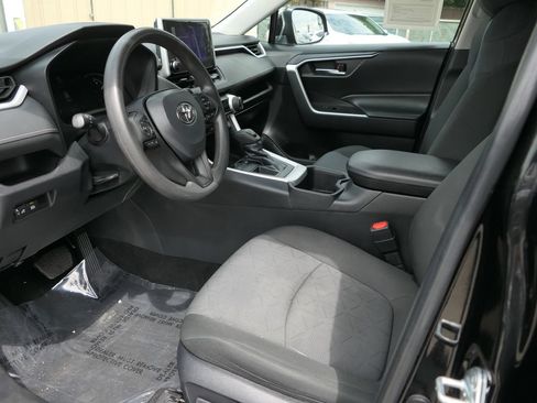 Used 2024 Toyota RAV4 XLE FWD image 11