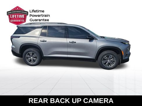 Used 2025 Chevrolet Traverse LT w/ Driver Confidence Package FWD image 7