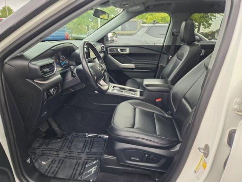 Used 2023 Ford Explorer XLT w/ Equipment Group 202A AWD/4WD image 23