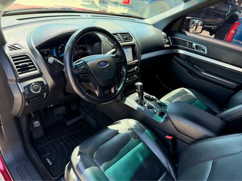 Used 2017 Ford Explorer XLT w/ Equipment Group 202A AWD/4WD image 11