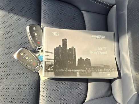 Used 2022 Chevrolet Bolt EUV Premier w/ Launch Edition FWD image 11