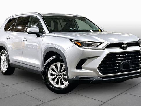 Used 2026 Toyota Grand Highlander AWD image 3