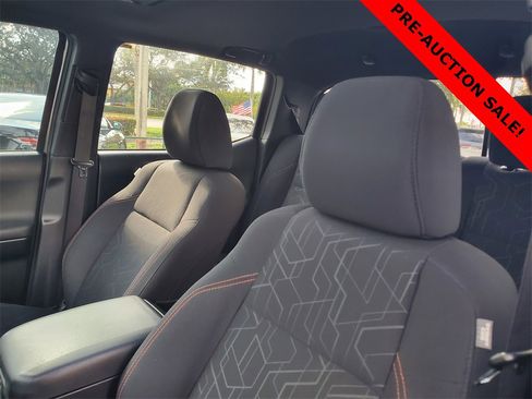 Used 2017 Toyota Tacoma TRD Sport image 16