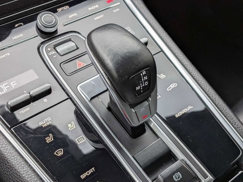 Used 2017 Porsche Panamera 4 image 31