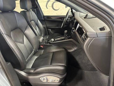 Used 2024 Porsche Macan Turbo AWD/4WD image 23