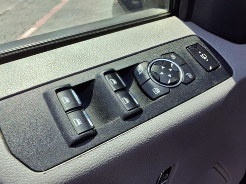 Used 2019 Ford F250 XLT w/ XLT Premium Package AWD/4WD image 16