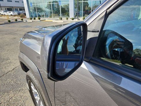 Used 2019 Toyota Tacoma SR5 RWD image 18