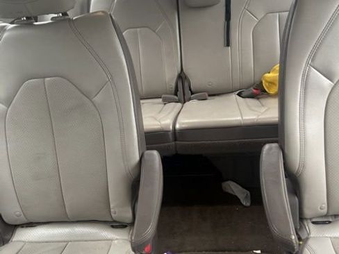 Used 2018 Chrysler Pacifica Touring-L image 30