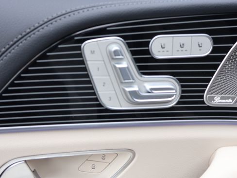 New 2026 Mercedes-Benz GLS 580 4MATIC image 13