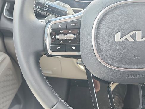 Used 2026 Kia Carnival EX FWD image 22