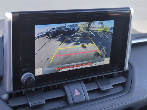 Used 2025 Toyota RAV4 XLE AWD/4WD image 18