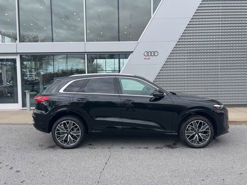 Used 2025 Audi Q5 Premium Plus w/ Premium Plus AWD/4WD image 16