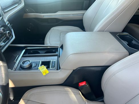 Used 2024 Ford Expedition Max Limited RWD image 15