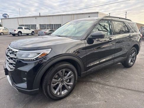 New 2026 Ford Explorer Active w/ Active Comfort Package image 2