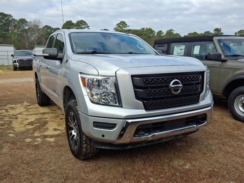 Used 2020 Nissan Titan SV w/ SV Convenience Package image 1