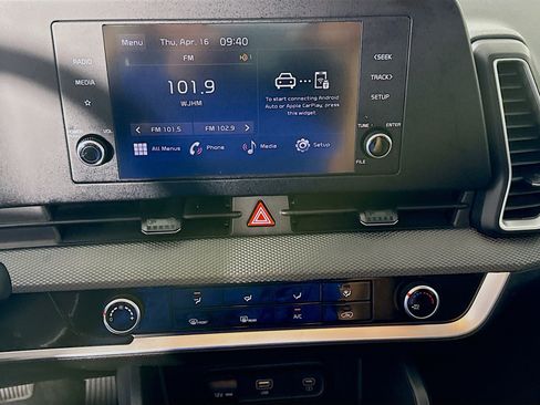 Used 2024 Kia Sportage LX image 18