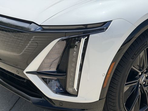 Certified 2024 Cadillac Lyriq Sport RWD image 8