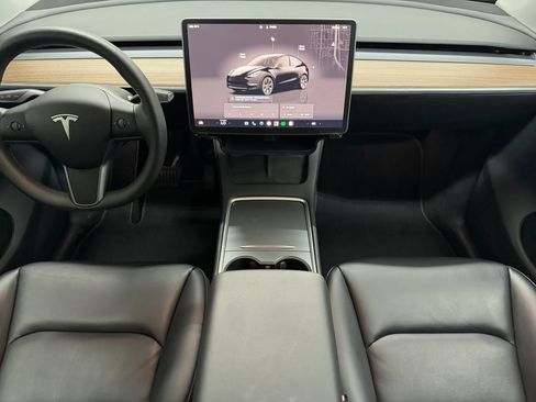 Used 2025 Tesla Model Y Long Range RWD image 2