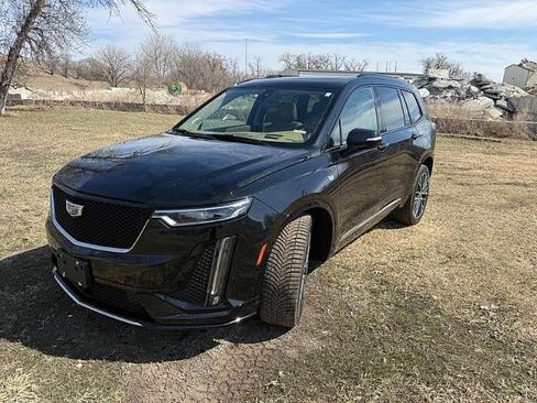 Used 2023 Cadillac XT6 Sport w/ Platinum Package image 2