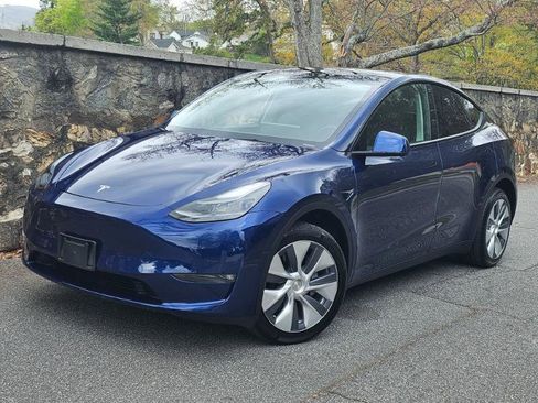 Used 2023 Tesla Model Y Long Range image 2