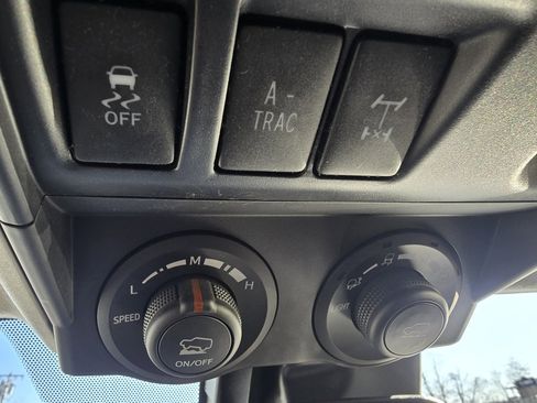 Certified 2020 Toyota 4Runner TRD Off-Road Premium w/ Moonroof Package image 28