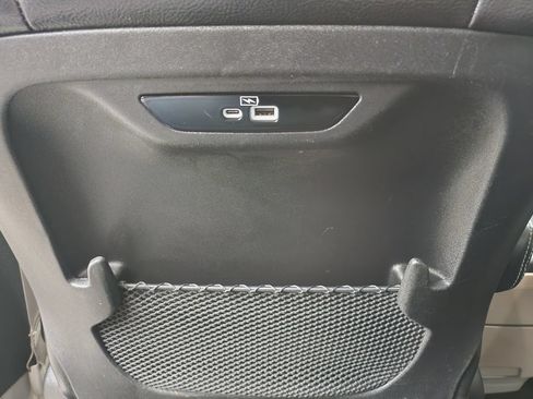 Used 2022 Chrysler Pacifica Touring-L FWD image 28