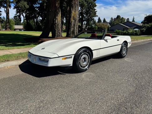 Used 1988 Chevrolet Corvette Convertible RWD image 10