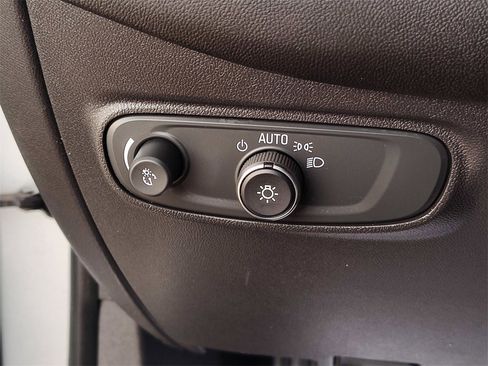 Used 2021 Chevrolet Equinox LS image 23