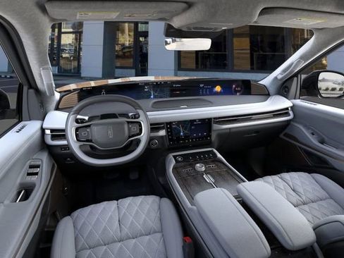 Used 2025 Lincoln Navigator L Black Label image 11