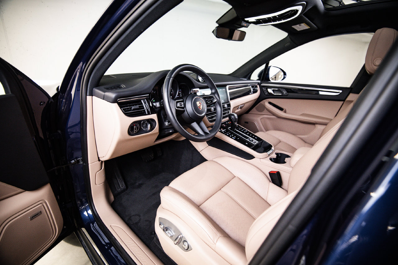 Certified 2026 Porsche Macan AWD/4WD image 4