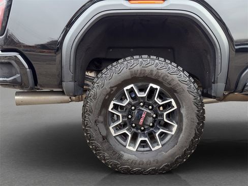 Used 2025 GMC Sierra 2500 AT4X image 9