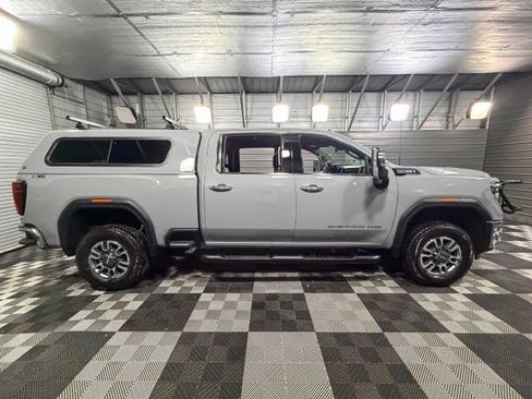 Used 2024 GMC Sierra 2500 SLT w/ X31 Off-Road Package image 9