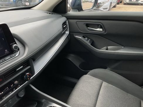 Used 2025 Nissan Rogue SV image 35