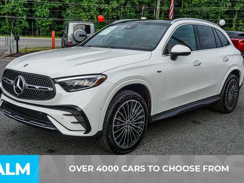 Used 2025 Mercedes-Benz GLC 350e 4MATIC image 2