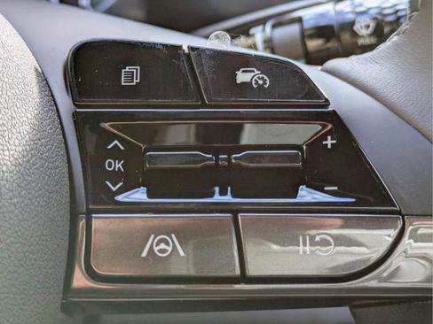 Certified 2025 Hyundai Elantra SEL FWD image 29