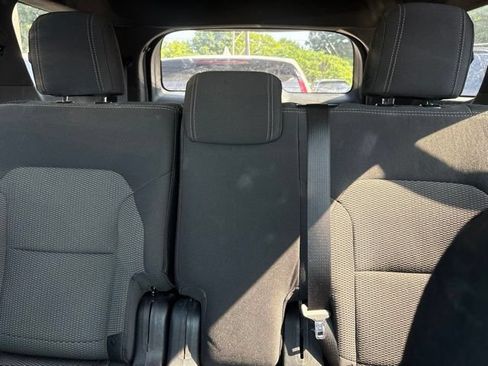 Used 2017 Ford Explorer XLT AWD/4WD image 9