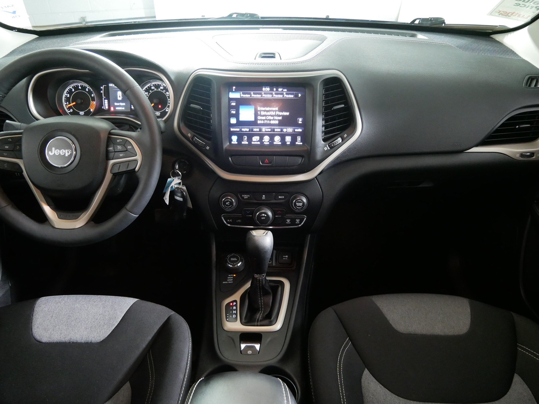 Used 2014 Jeep Cherokee Latitude w/ Cold Weather Group AWD/4WD image 10