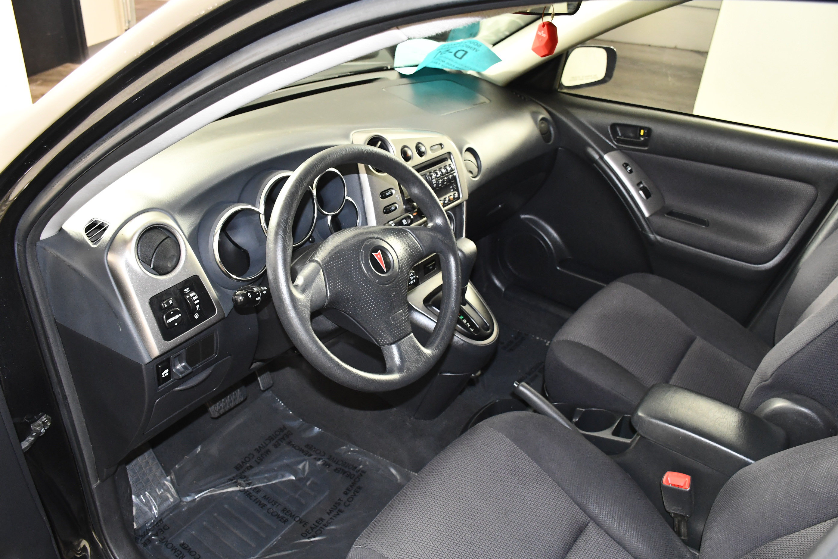 Used 2005 Pontiac Vibe w/ Power Group Value Package FWD image 2