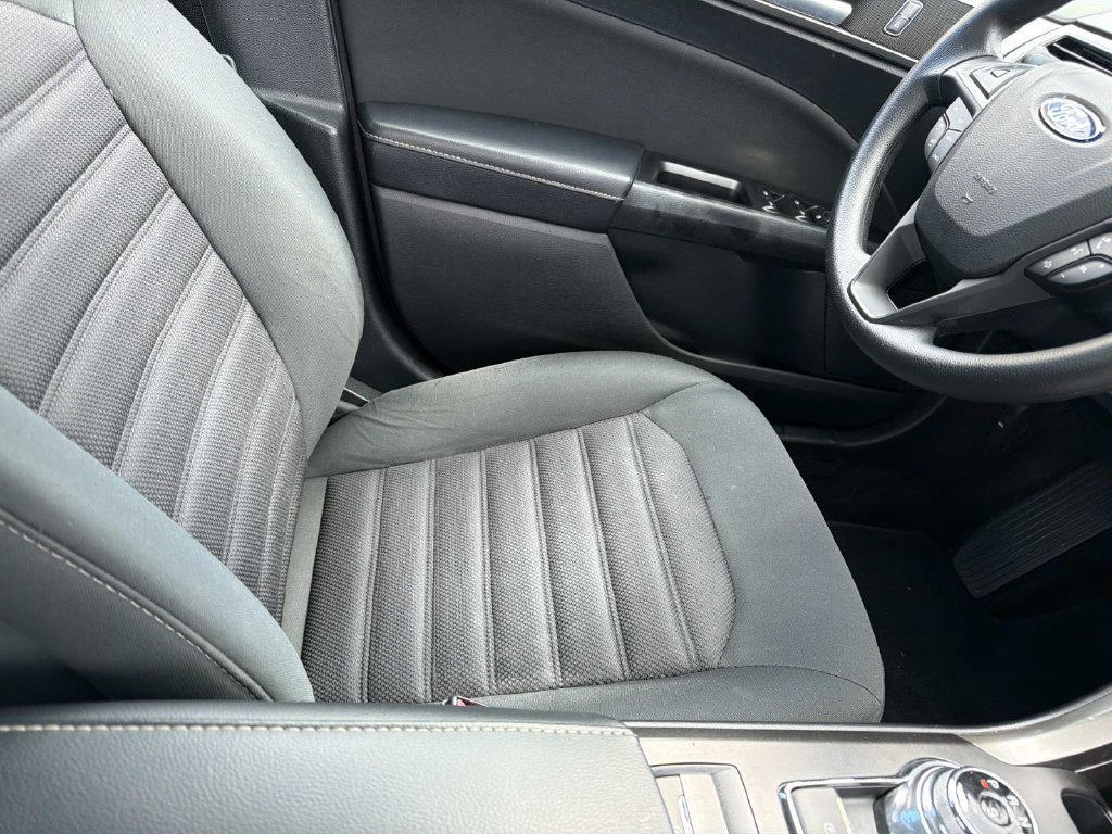 Used 2017 Ford Fusion SE w/ Fusion SE Technology Package FWD image 10