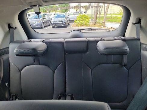 Certified 2023 Honda Pilot Touring image 16