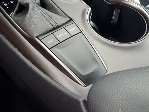 Used 2024 Toyota Camry SE FWD image 31