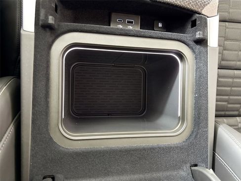 Used 2025 Cadillac Escalade ESV V w/ LPO, ONYX Package image 24