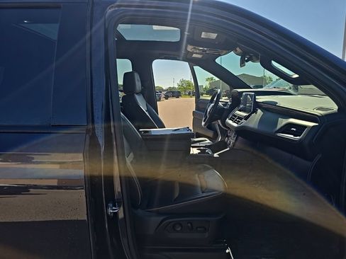 Used 2024 GMC Yukon XL AT4 w/ AT4 Premium Plus Package AWD/4WD image 21