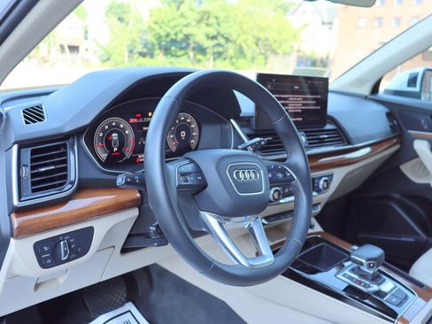 Used 2023 Audi Q5 2.0T Premium Plus w/ Premium Plus Package AWD/4WD image 10