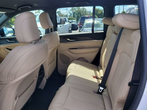 New 2025 Jeep Grand Cherokee Limited image 12
