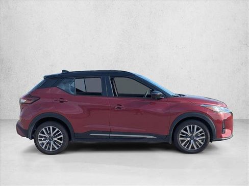 Used 2023 Nissan Kicks SR w/ SR Premium Package image 4